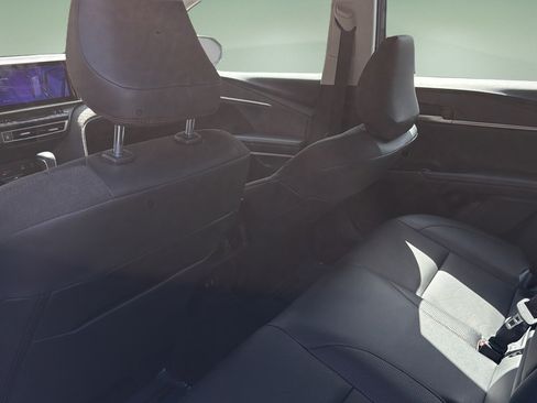 Used 2025 Toyota Camry XLE FWD image 15