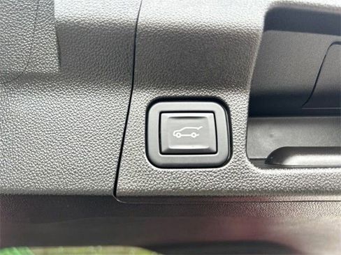 Used 2023 GMC Acadia SLE w/ Driver Convenience Package image 17