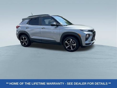 Used 2023 Chevrolet TrailBlazer RS FWD image 2