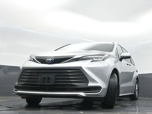 Used 2022 Toyota Sienna LE AWD/4WD image 31