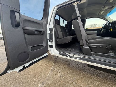 Used 2011 Chevrolet Silverado 2500 LT w/ Interior Plus Package image 11