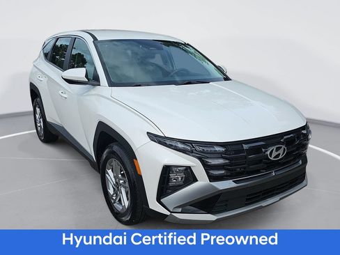 Certified 2025 Hyundai Tucson SE AWD/4WD image 3