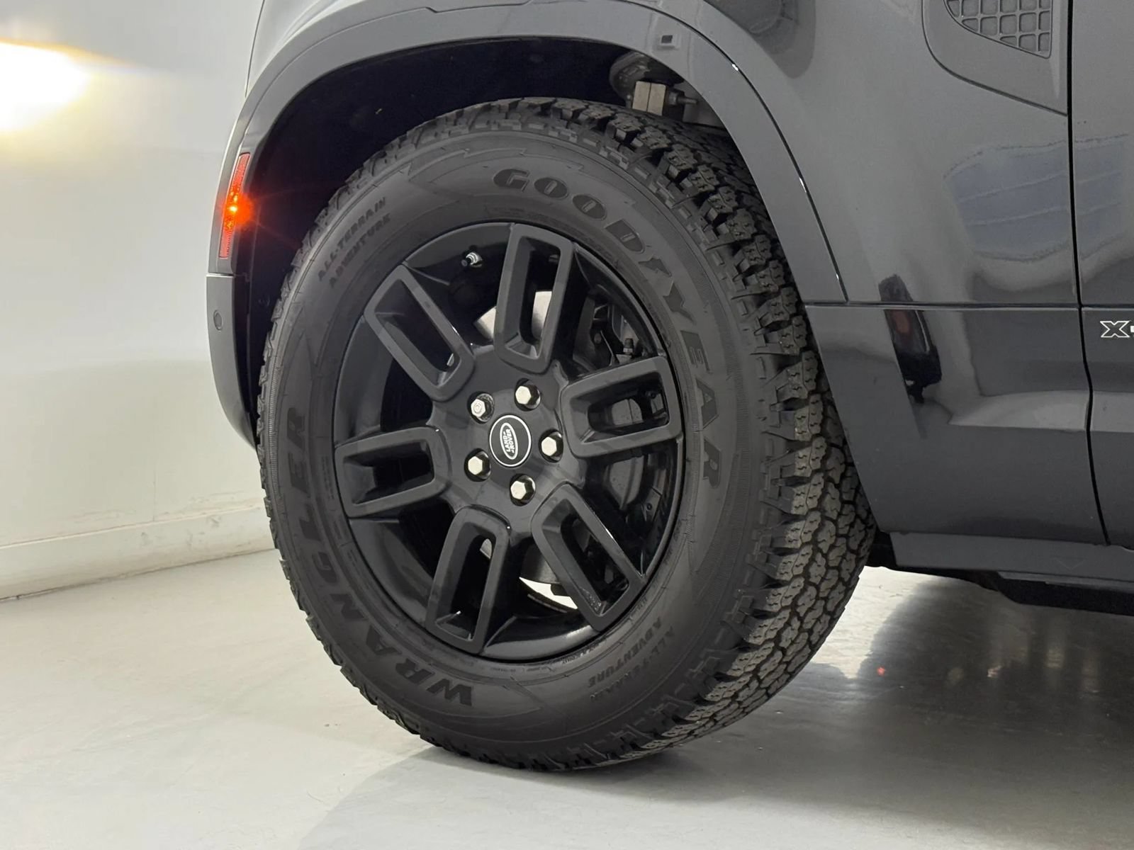 Used 2021 Land Rover Defender 110 X-Dynamic HSE AWD/4WD image 37