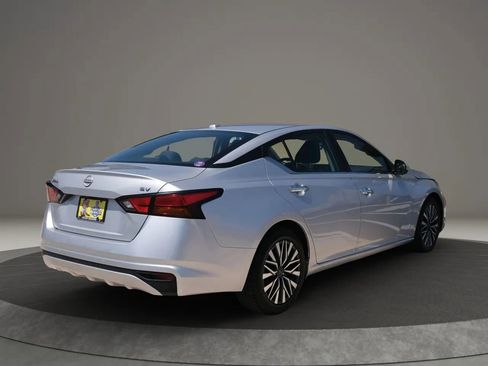 Used 2023 Nissan Altima 2.5 SV image 6
