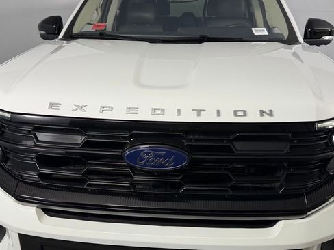 Used 2025 Ford Expedition Active image 13