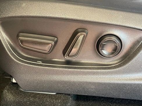 Used 2023 Toyota Crown image 12