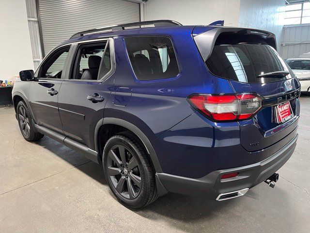 Used 2025 Honda Pilot Sport image 5