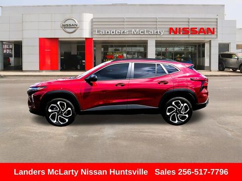 Used 2025 Chevrolet Trax RS w/ Driver Confidence Package FWD image 8