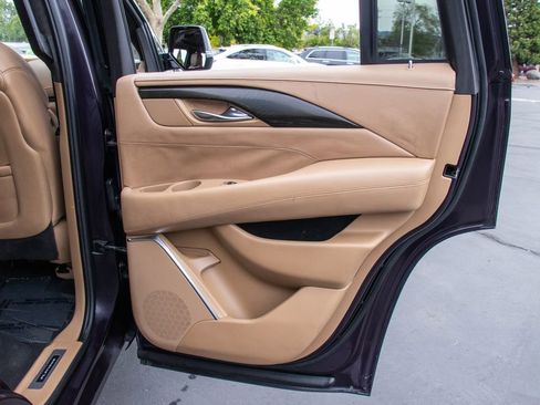 Used 2018 Cadillac Escalade Platinum AWD/4WD image 25