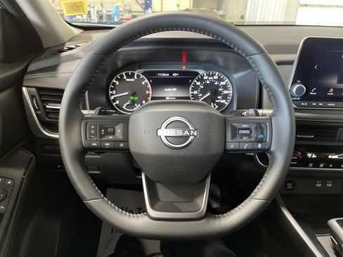 Used 2025 Nissan Rogue SV image 20