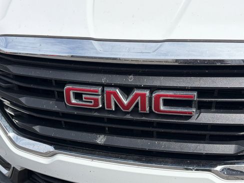 Used 2024 GMC Terrain SLE image 7