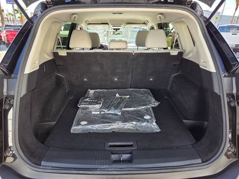 Used 2023 Nissan Rogue SV image 13
