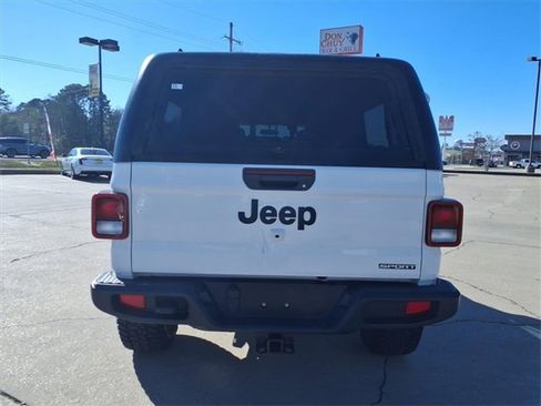 Used 2021 Jeep Gladiator Sport image 3