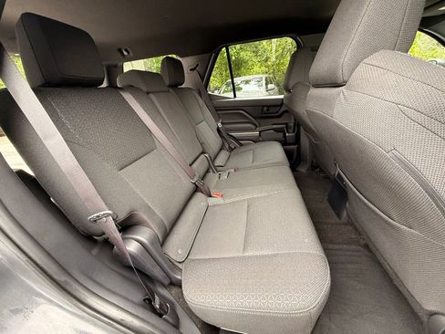 Used 2025 Toyota 4Runner SR5 AWD/4WD image 38
