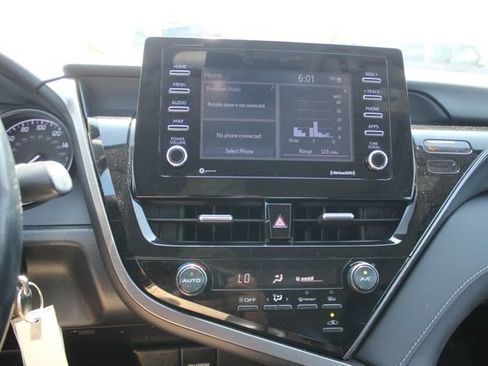 Used 2021 Toyota Camry SE AWD/4WD image 4