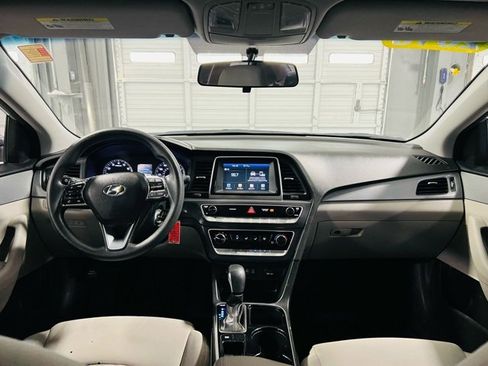 Used 2018 Hyundai Sonata SE image 3