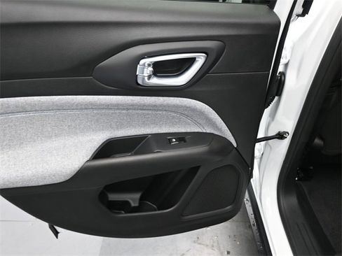 Used 2025 Jeep Compass Sport image 21