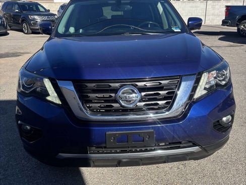 Used 2018 Nissan Pathfinder Platinum image 3