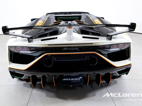Used 2021 Lamborghini Aventador SVJ AWD/4WD image 9