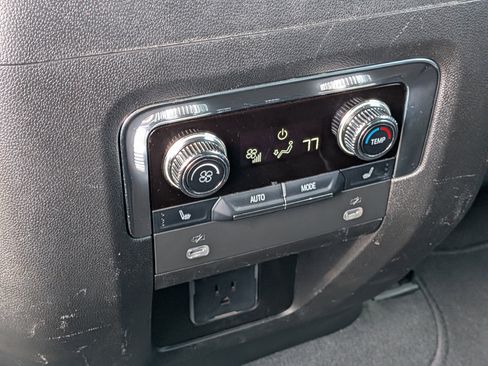 Used 2023 GMC Yukon Denali RWD image 16