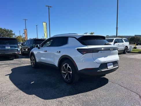 New 2026 Chevrolet Equinox EV LT image 5