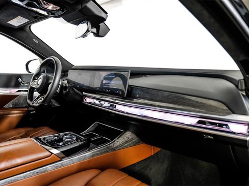 Used 2023 BMW 760i xDrive w/ Executive Package image 10