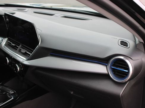 Used 2025 Chevrolet Trax LT w/ LT Convenience Package image 27