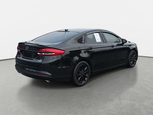 Used 2017 Ford Fusion SE w/ Fusion SE Technology Package image 5