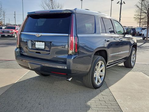 Used 2019 Cadillac Escalade Premium Luxury w/ LPO, Radiant Package image 3