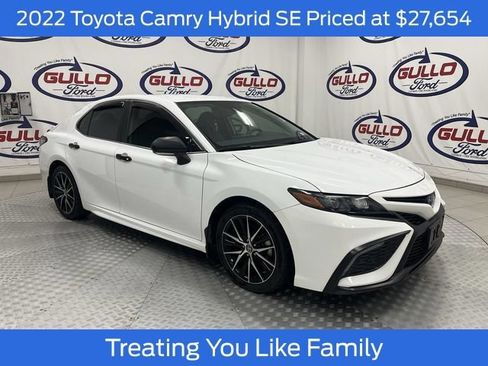 Used 2022 Toyota Camry SE FWD image 1