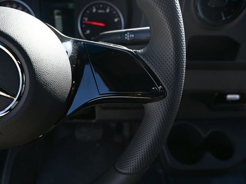 Used 2025 Mercedes-Benz Sprinter 2500 image 11