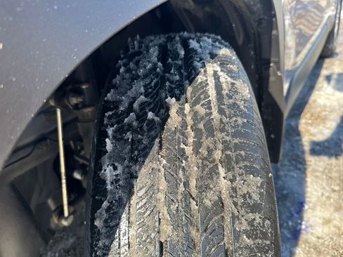 Used 2023 Toyota Corolla Cross LE image 41