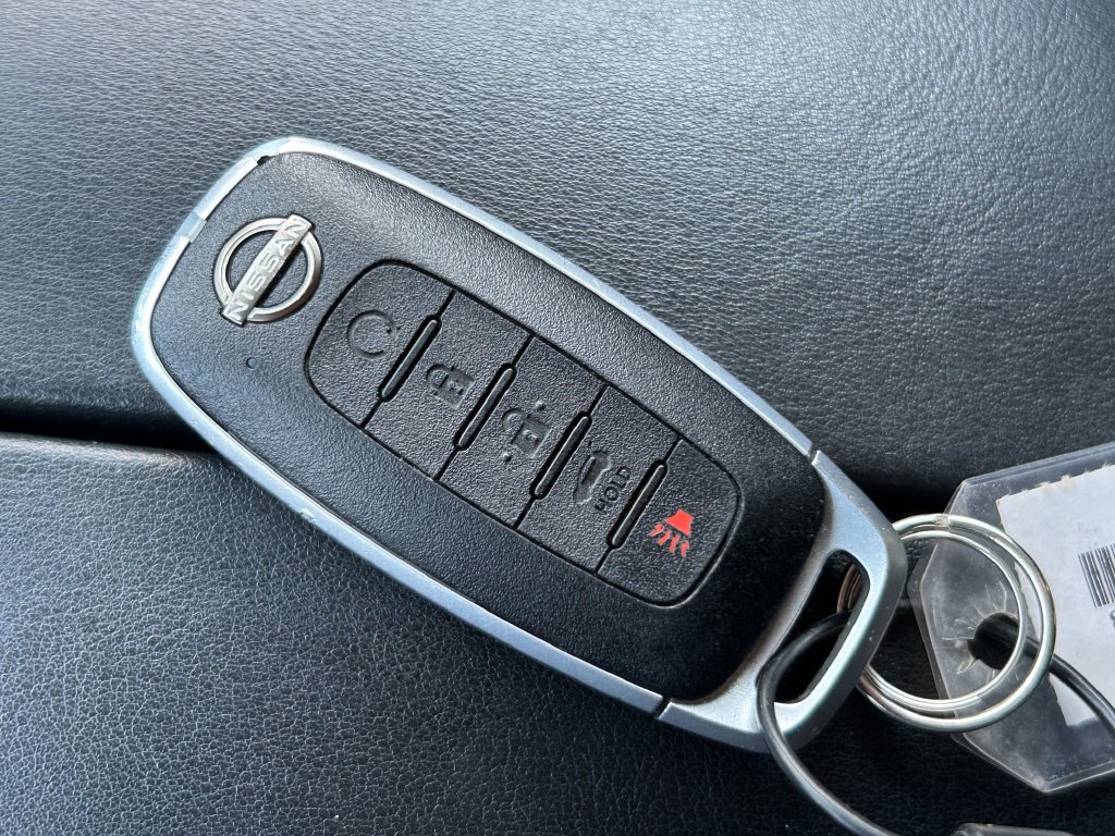 Used 2025 Nissan Rogue SV AWD/4WD image 39