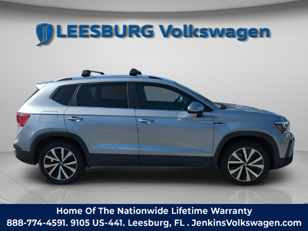 Used 2022 Volkswagen Taos SE AWD/4WD image 2