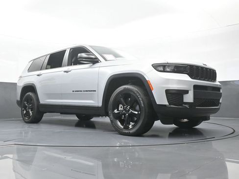 Used 2023 Jeep Grand Cherokee L Laredo RWD image 62