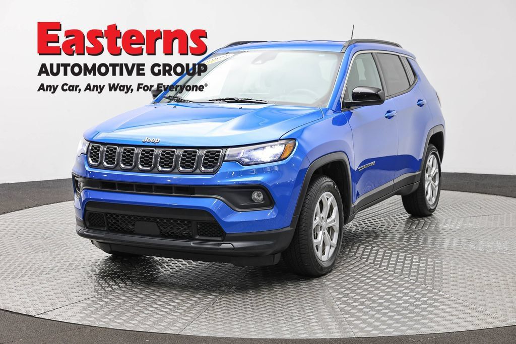 Used 2024 Jeep Compass Latitude AWD/4WD image 1