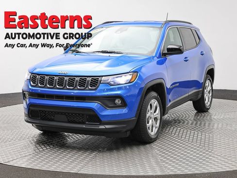 Used 2024 Jeep Compass Latitude AWD/4WD image 1