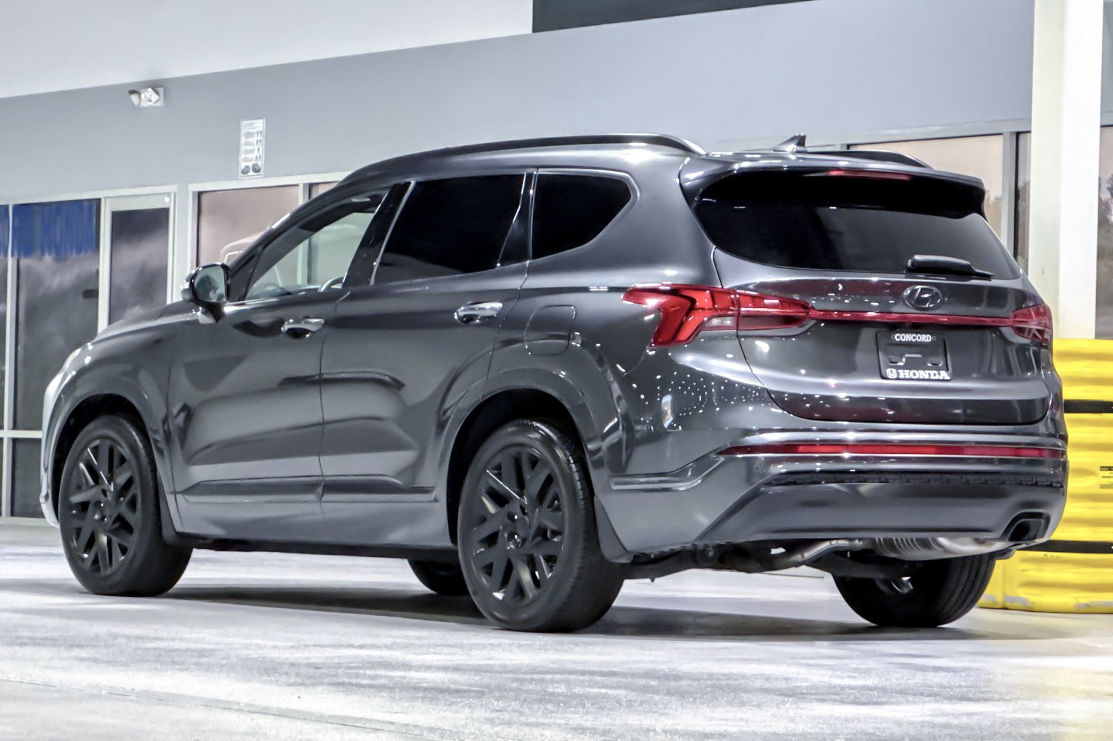 Used 2023 Hyundai Santa Fe Calligraphy FWD image 3