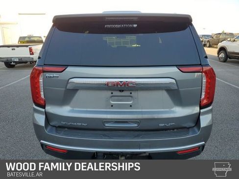 Used 2022 GMC Yukon XL SLT w/ SLT Luxury Package image 3