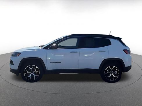 Used 2025 Jeep Compass Limited image 9