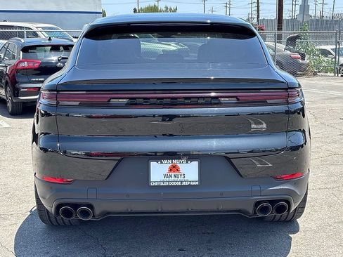 Used 2024 Porsche Cayenne Coupe AWD/4WD image 5