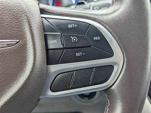 Used 2018 Chrysler Pacifica Touring-L image 21