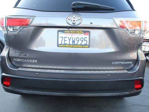 Used 2014 Toyota Highlander Limited AWD/4WD image 16