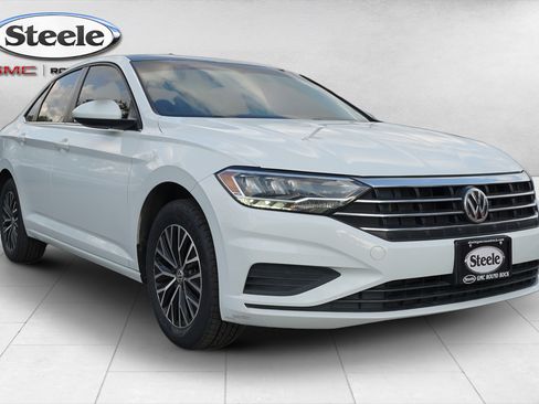 Used 2021 Volkswagen Jetta SE FWD image 3