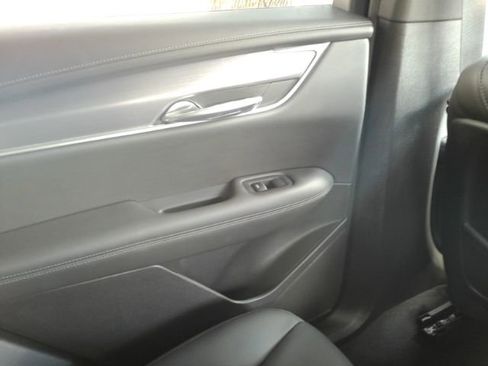 Used 2025 Cadillac XT6 Luxury FWD image 30