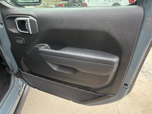 Used 2025 Jeep Wrangler Willys image 18