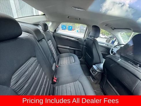 Used 2016 Ford Fusion SE FWD image 4