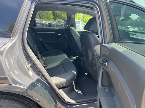 New 2025 Audi Q6 e-tron Premium image 28