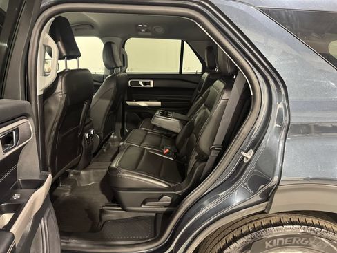 Used 2022 Ford Explorer XLT AWD/4WD image 20