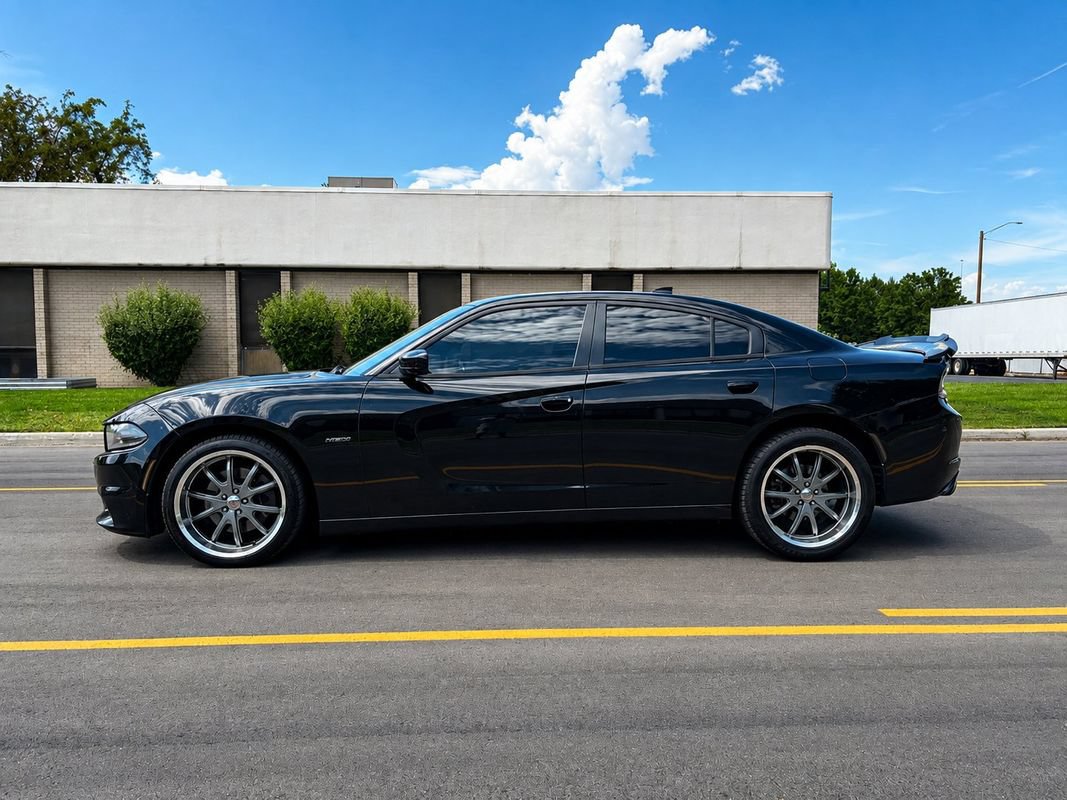 Used 2018 Dodge Charger R/T RWD image 2